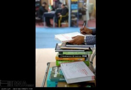 حیرت مقام ایتالیایی در نمایشگاه کتاب تهران