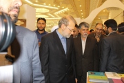حضور رئیس مجلس شورای اسلامی در غرفه کتابخانه مجلس