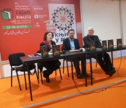 بازدید علاقمندان به ادبیات و فرهنگ ایران از غرفه کشورمان در نمایشگاه کتاب بلگراد