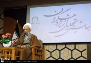 آیت الله مصباح یزدی: در تشخیص وظیفه کوتاهی نکنیم/هدف جامعه ما تحقق اهداف اسلامی است