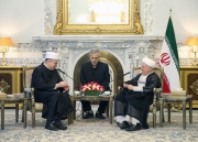آیت الله رفسنجانی : اگر گفت و گو بر پایه ذات انسانی باشد اختلافات مذهبی حتی می توانند سازنده هم باشد